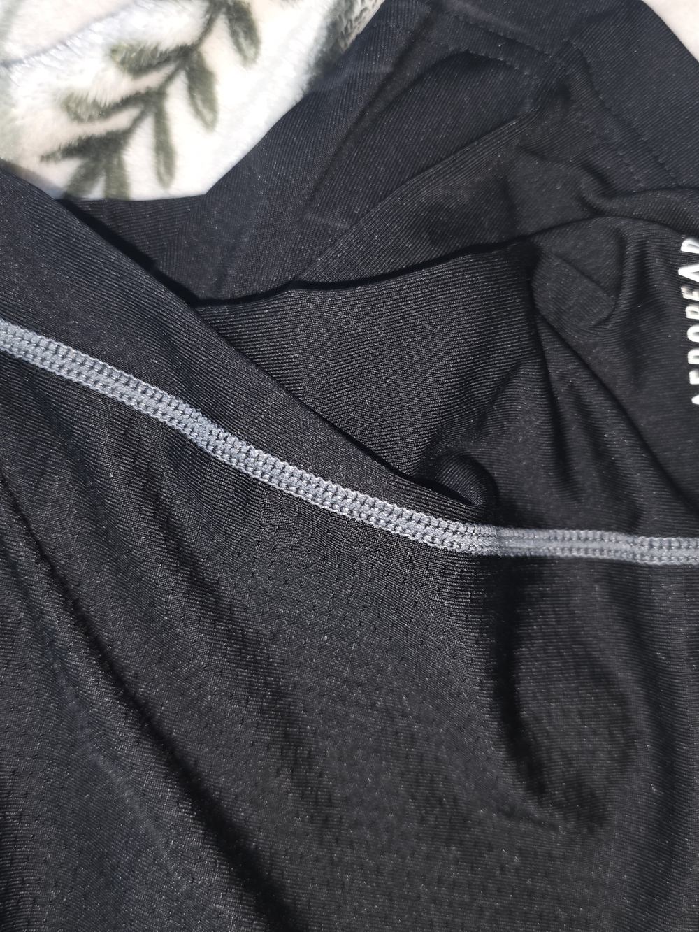 Size Medium Shirt With Pads - Picture 3 of 4